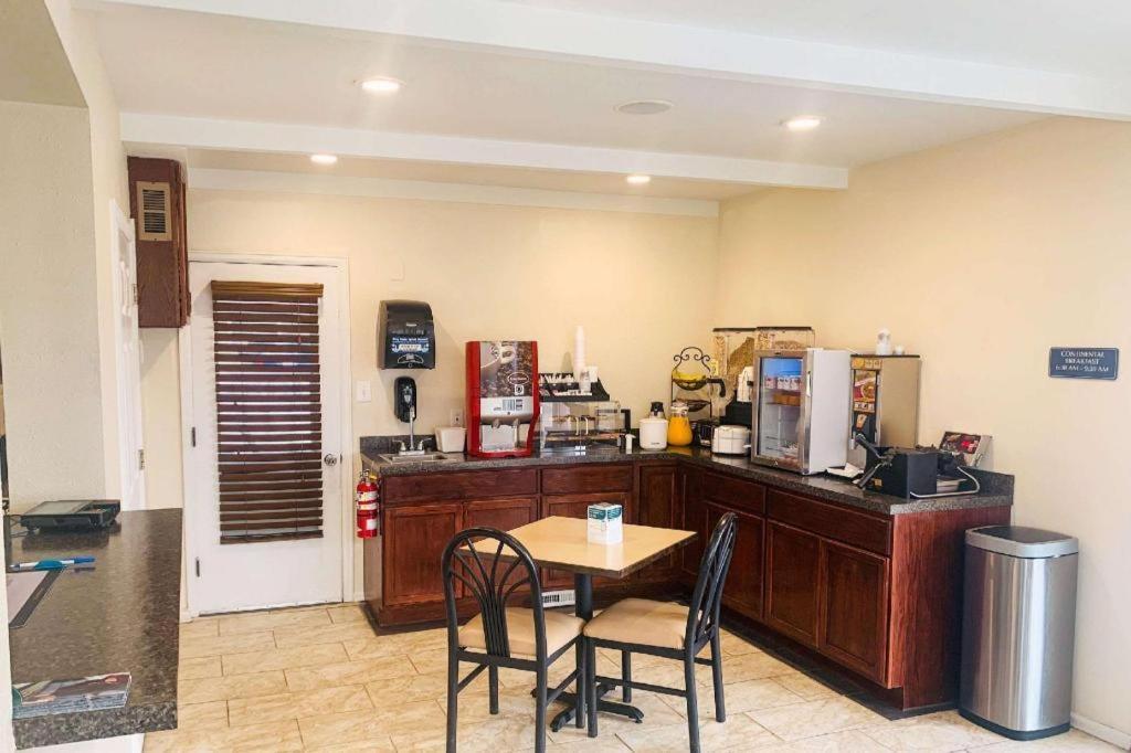 Rodeway Inn & Suites Sheridan Luaran gambar